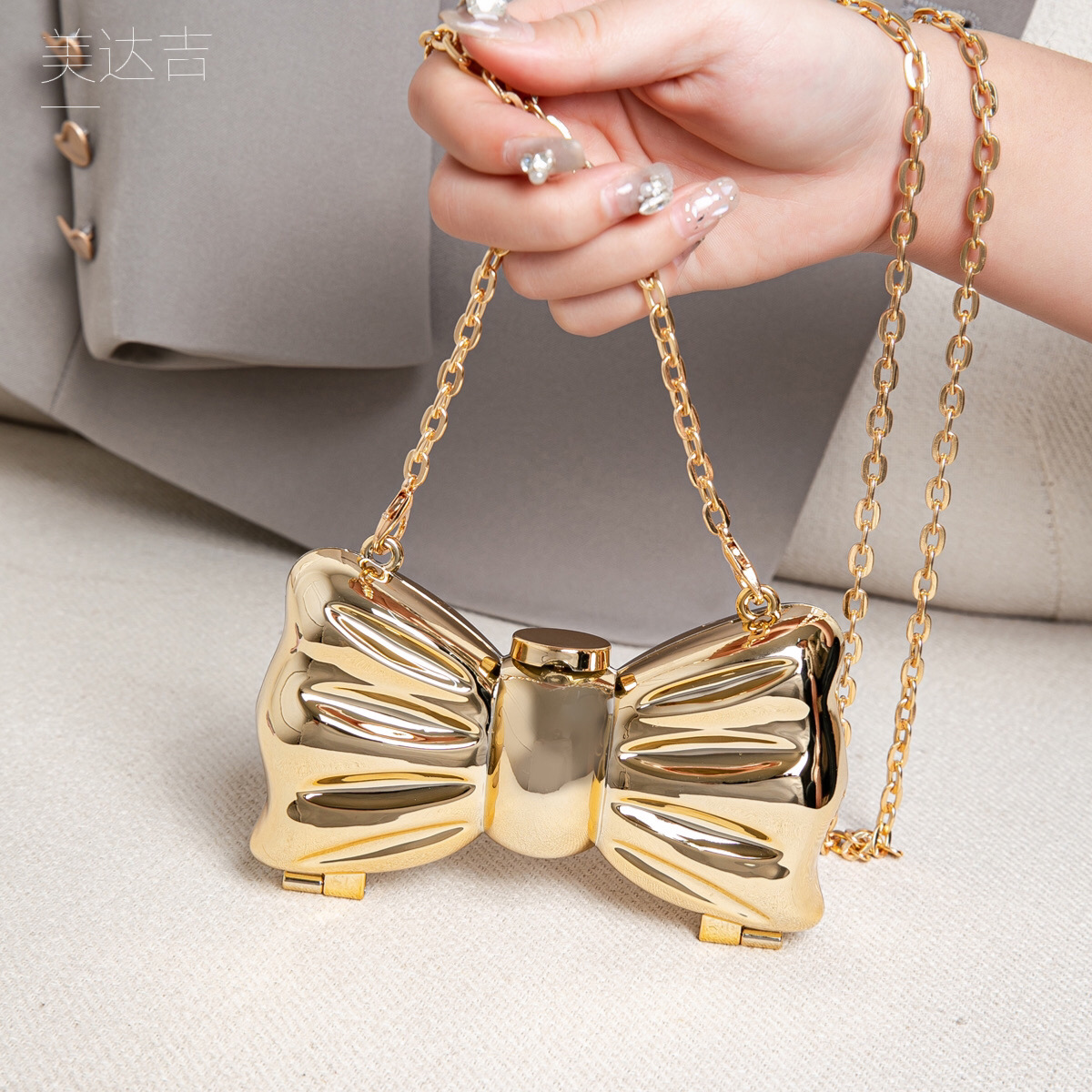 Глянцевая золотая металлическа – обзор и цена Clutch Bag Evening